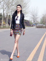 组图：江映蓉夏日街拍展露修长美腿