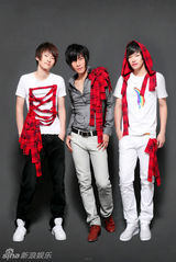 组图：唱作才团SS.G组合圣诞发片 节日造型曝光