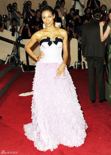 高清组图：纽约大都会庆典 罗莎里奥-唐森低胸性感