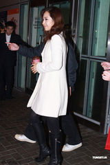 组图：少女时代抵港为演唱会做准备粉丝接机