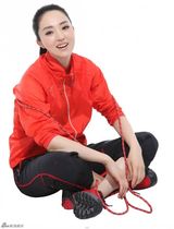 组图：董璇秋日写真曝光 彰显清新亮丽运动激情