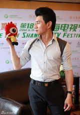 组图：吴奇隆上视节人气奖无悬念称感谢粉丝