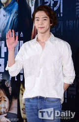 组图：郑雨盛(郑宇成)金宇彬等亮相《流感》VIP试映会