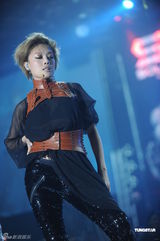 组图：容祖儿献唱音乐派对 劲歌热舞魅力四射