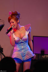 高清组图：卓文萱北京火爆开唱 经典金曲压阵