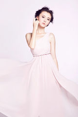 组图：王鸣飞获中美电影节最佳新导演 性感写真曝光