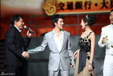 高清组图：林鹏发唱片重逢成龙 王力宏抱喊“鹏鹏”