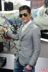 组图：郭富城帅气亮相 与熊黛林永远是朋友