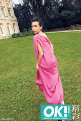 组图：董洁登杂志封面随性大方