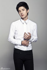 组图：刘昊然写真干净单纯 初涉荧屏备受好评