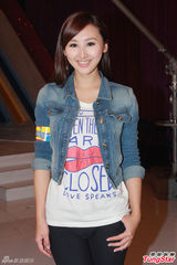 组图：陈智燊亮相拜神仪式 不介意女友性感出镜