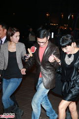 组图：钱嘉乐汤盈盈大婚 新娘巨乳大肚与新郎热吻