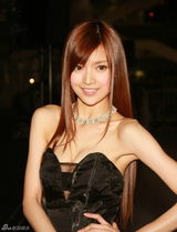 组图：叶熙祺出席颁奖礼低胸小礼服大秀事业线