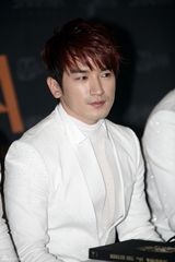 高清组图：韩团神话14周年纪念演唱会盛况空前