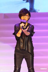 组图：尚雯婕鹰嘴造型奇特 周笔畅台上热力四射