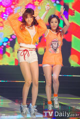 组图：泰蒂徐《M！Countdown》热辣夺冠 Apink回归