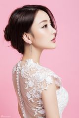 组图：辣妈李小璐婚纱杂志大片优雅动人