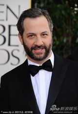 组图：《四十而惑》导演贾德-阿帕图亮相红毯