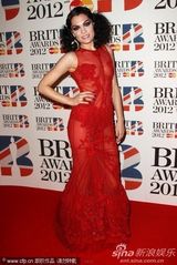 组图：Jessie J透视裙极尽诱惑 登台为火星哥颁奖