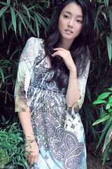 组图：刘芊含时尚写真曝光 独特气质展文艺范儿