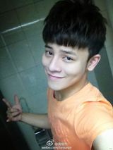 组图：天空哥宾俊杰帅气照 爱萌宠酷似倪安东