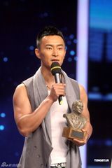 组图：200明星高歌《北京祝福你》 成龙坐镇指挥