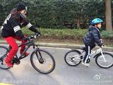 组图：孙悦为儿子离京定居上海 母子照舐犊情深
