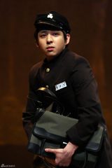 高清图：金基范出演韩国话剧《午睡》