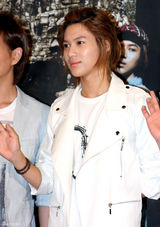 高清图：SHINee明星画报制作发布会 成员帅气现身