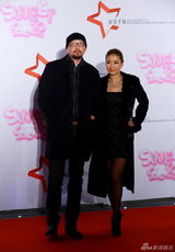 组图：众星齐聚千易周年庆 刘烨吻爱妻宁静爆乳