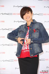 组图：何韵诗自曝生子计划 认两岁小帅哥做老公