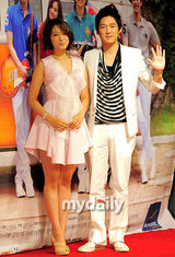 组图：郑龙和等出席新剧《你被我迷住了》发布会