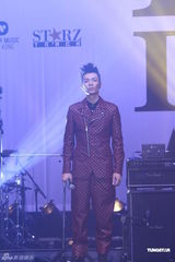 组图：方大同音乐会开幕 周柏豪连诗雅献唱