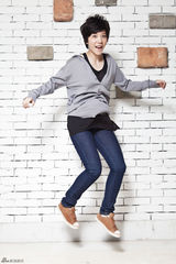 高清组图：李霄云最爱基本款 简单生活用力唱歌