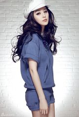 高清图：范冰冰再登《香港芭莎》 回归甜美清纯