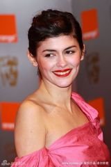 幻灯图集：英国奥斯卡红毯 温丝莱特艳压群芳