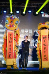 组图：罗志祥不排斥恋歌迷 与舒淇相看紧张