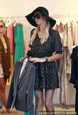 组图：帕里斯-希尔顿潮店扫货毫不惜金