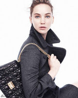 组图：劳伦斯拍大片 面容精致气质典雅大方