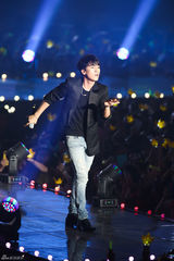 独家高清：GD胜利EXO等唱响StayG演唱会