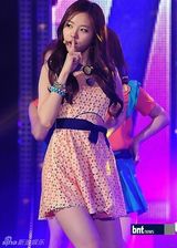 组图：韩团Apink出演音乐节目《冠军秀》展热情舞台