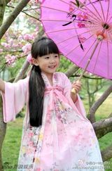 组图：樱花萝莉汉服萌照走红 衣袂飘飘娇憨可爱