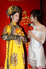 组图：孙俪出席甄嬛蜡像揭幕 栩栩如生赞不绝口