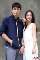 组图：柯震东搭档林依晨 嘴甜夸：年纪跟我一样