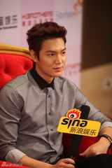 组图：对话李敏镐赞金宇彬 被叫男神有负担