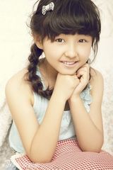 组图：张子枫甜美萝莉范写真曝光 模样俏皮可人