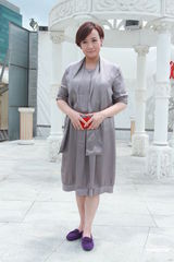 组图：商天娥与滕丽名闹不和 互不相让不愿合照