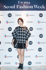 独家：韩星车艺莲高雅拉等优雅亮相首尔时装周