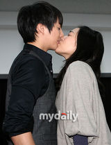 组图：SS501成员金亨俊参加音乐剧《咖啡因》彩排