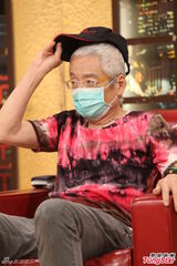 组图：高凌风虚弱上节目 驳斥前妻不实指控